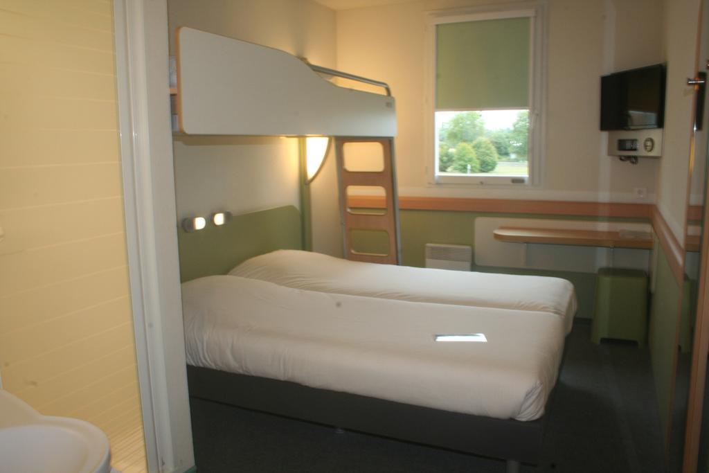 Ibis Budget Niort - La Creche Exterior photo
