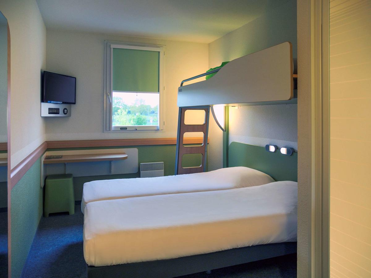 Ibis Budget Niort - La Creche Exterior photo